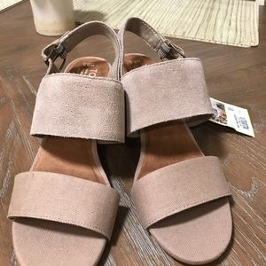 Women’s Toms heels size 8.5